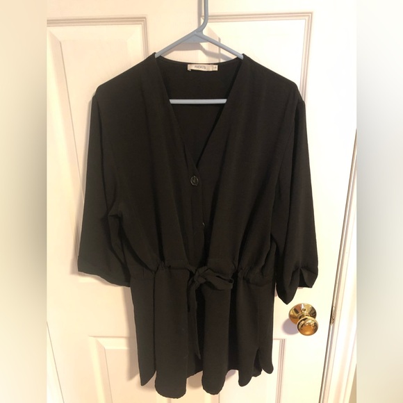Black V-Neck Tie Waist Tunic Blouse - Picture 7 of 11
